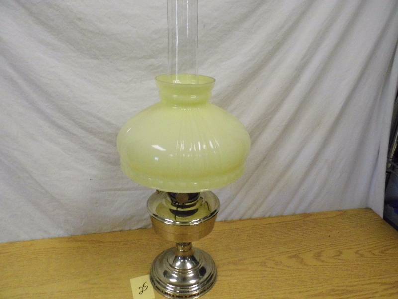 lot 25 image: Antique Kerosene Lamp