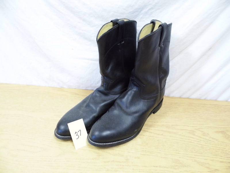 lot 37 image: Justin Boots