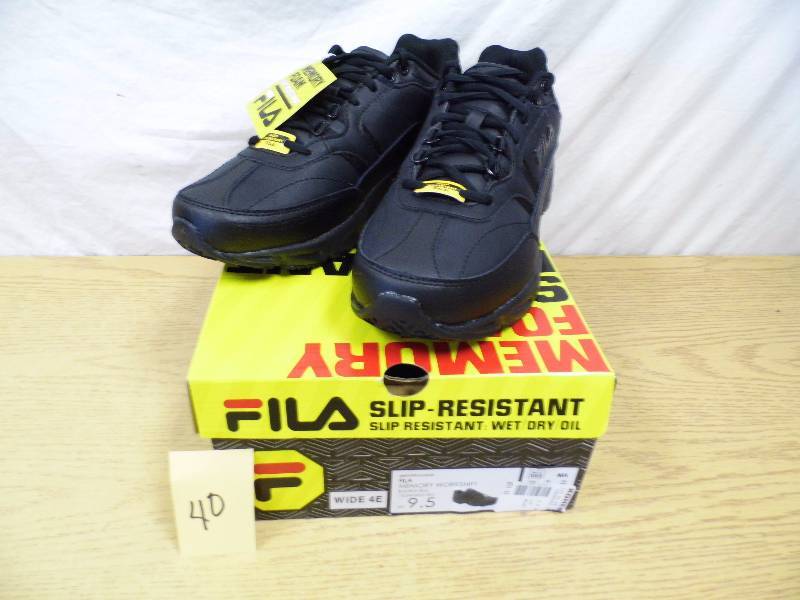 lot 40 image: New Fila Slip Resistant Memory Shoes