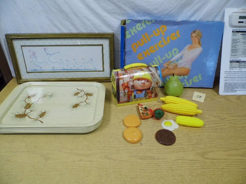 lot 58 image: Bob The Builder - Play Food - Pictures