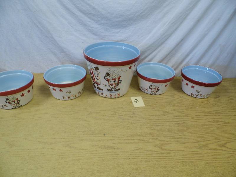 lot 59 image: Popcorn Set