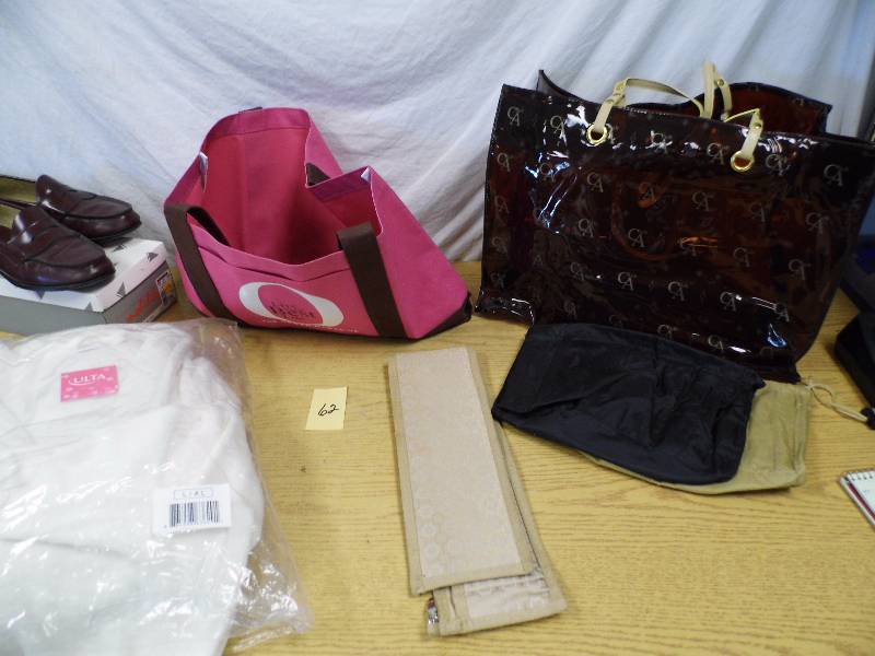 lot 62 image: Bags - Robe - Shoes