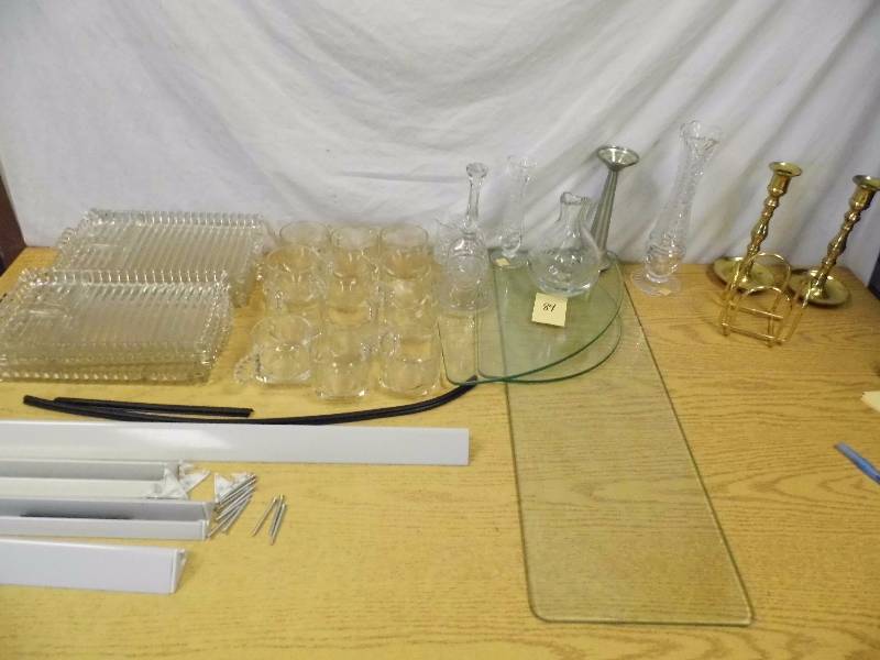 lot 84 image: Snacksets - Shelf - Crystal
