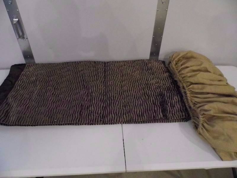 lot 117 image: New Queen Size Bed Throw and Box Sock