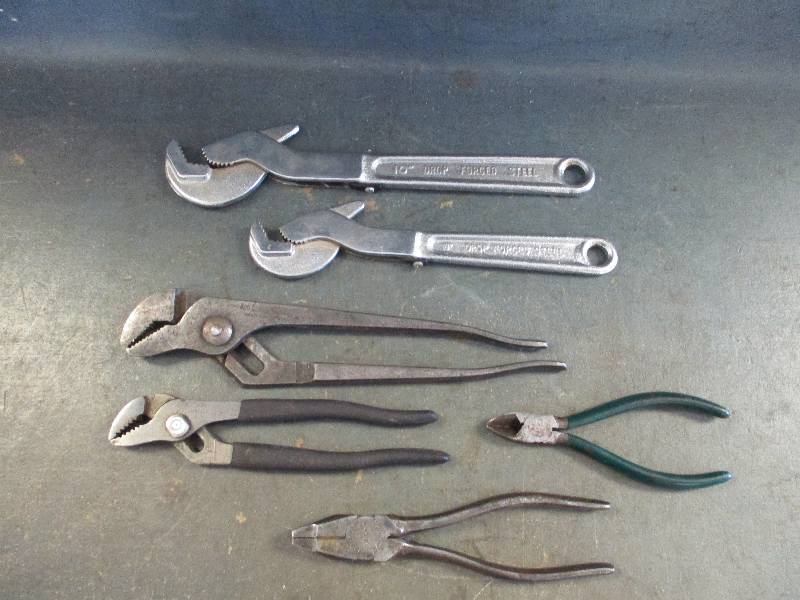 Pliers