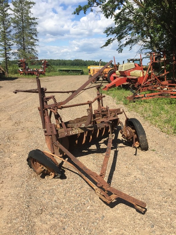 lot 19 image: MINNEAPOLIS MOLINE DISKING PLOW