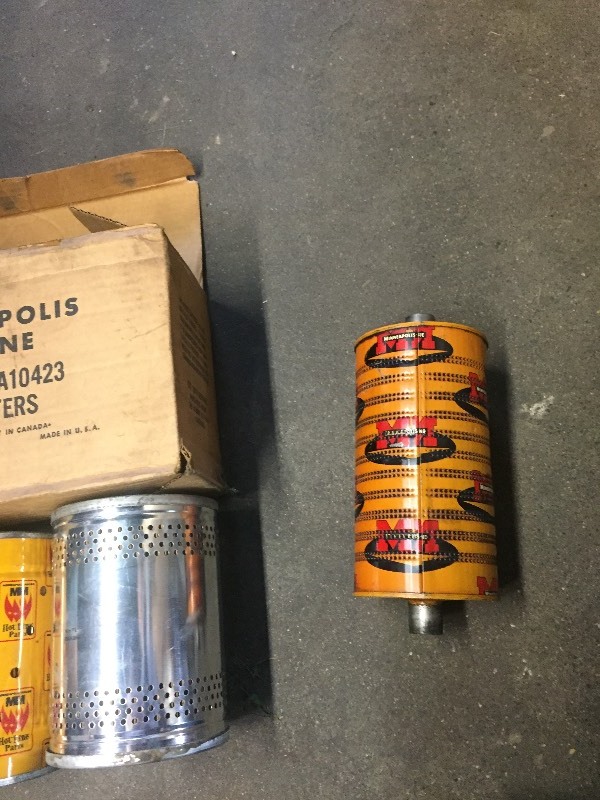 lot 21 image: MINNEAPOLIS MOLINE FACTORY OIL FILTERS