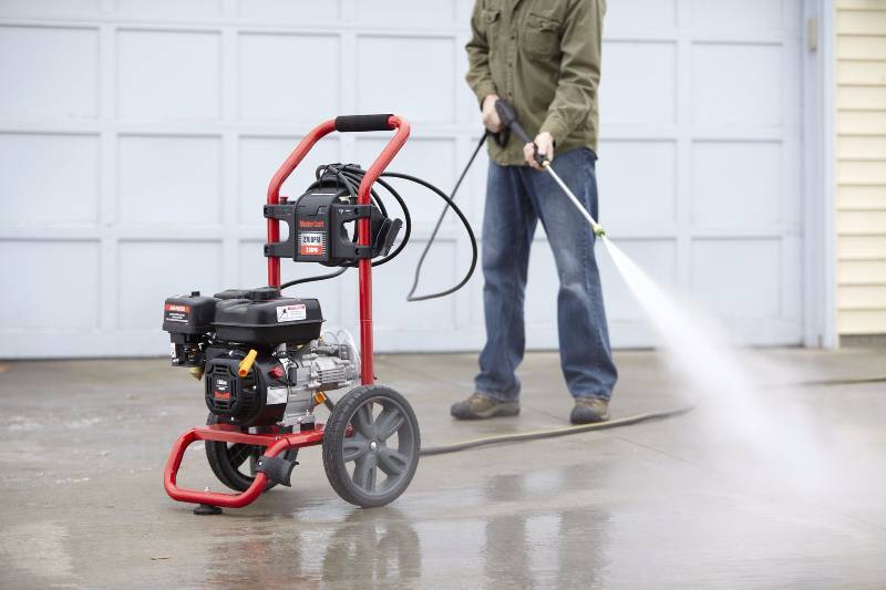 lot 550 image: Master Craft 2700 PSI Gas Pressure Washer