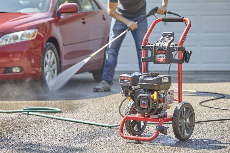 lot 638 image: Master Craft 2700 PSI Gas Pressure Washer