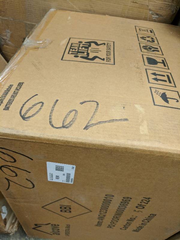 lot 662 image: alcove Pedestal Gaming Chair