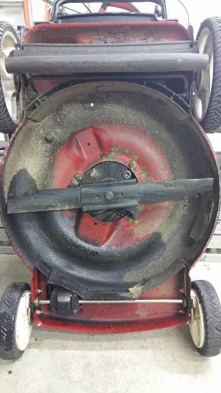 lot 724 image: USED Briggs and Stratton Toro Recycler 22 Front Drive Gas powered Push Mower