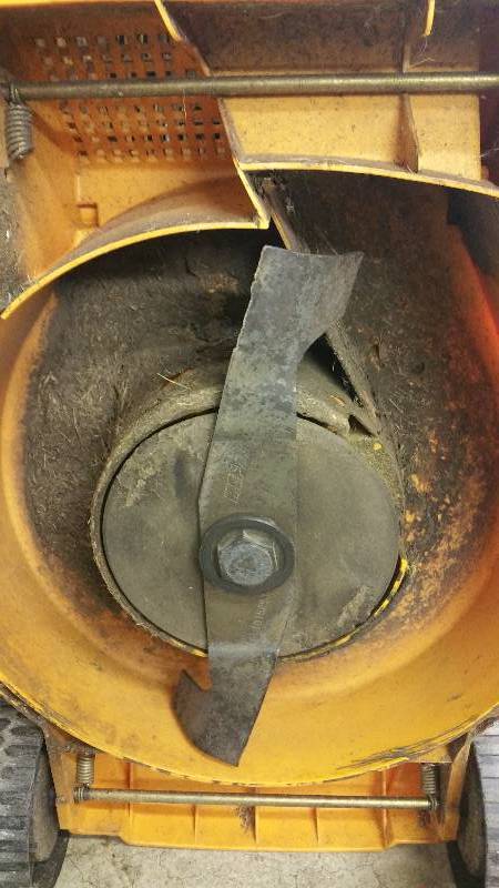 lot 726 image: USED Grass Masters Lawn Pup 1000 9.8 amps 110v