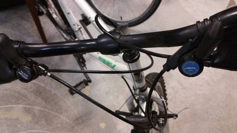 lot 745 image: Trek Antelope 800 White Bicycle Bike