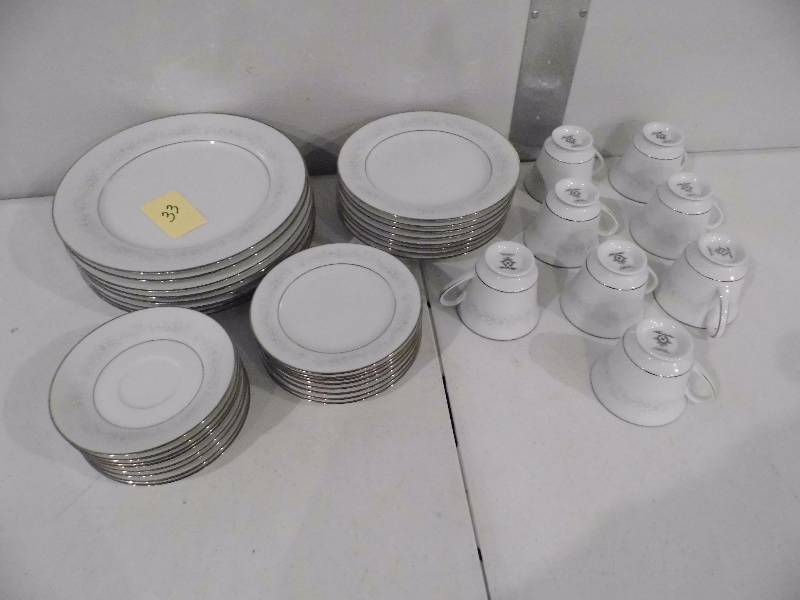 8 Place Setting Noritake China
