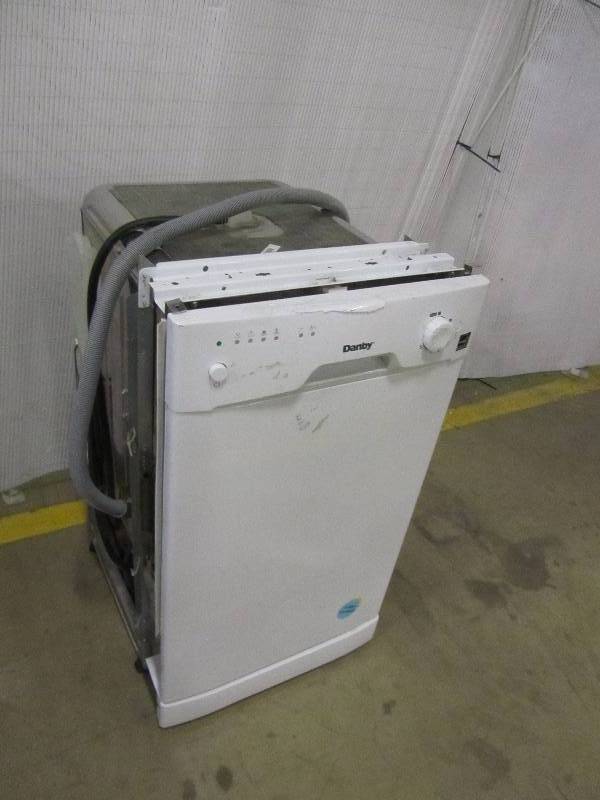 Danby 18 in. Front Control Dishwasher in White with Stainless Steel Tub