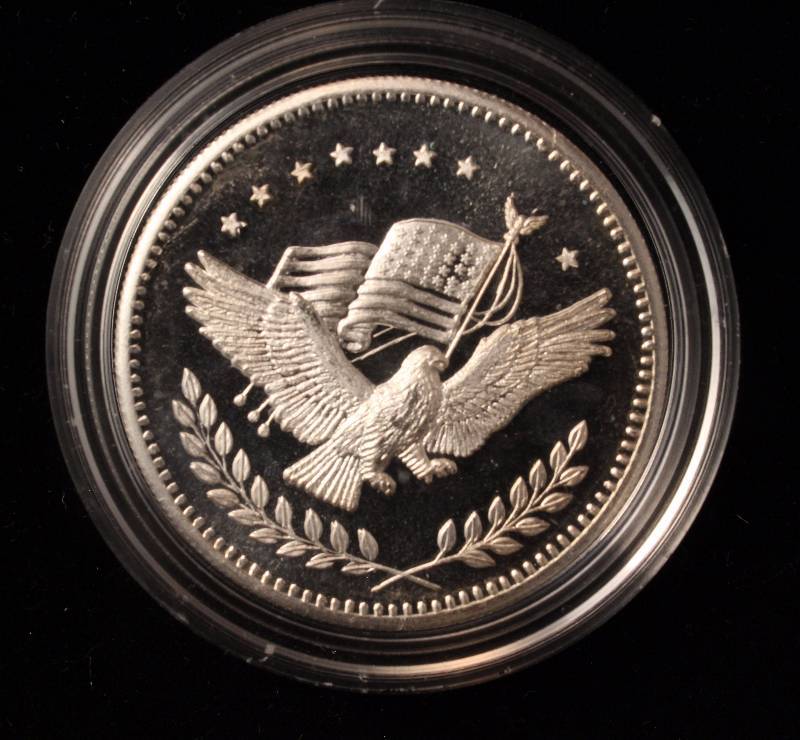 lot 48 image: 1 TROY OZ. .999 FINE SILVER VINTAGE TRADE UNIT IN AIRTITE HOLDER
