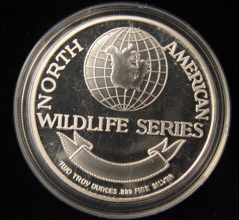 lot 75 image: 2 TROY OZ. .999 FINE SILVER WILDLIFE SERIES TIMBER WOLF IN AIRTITE