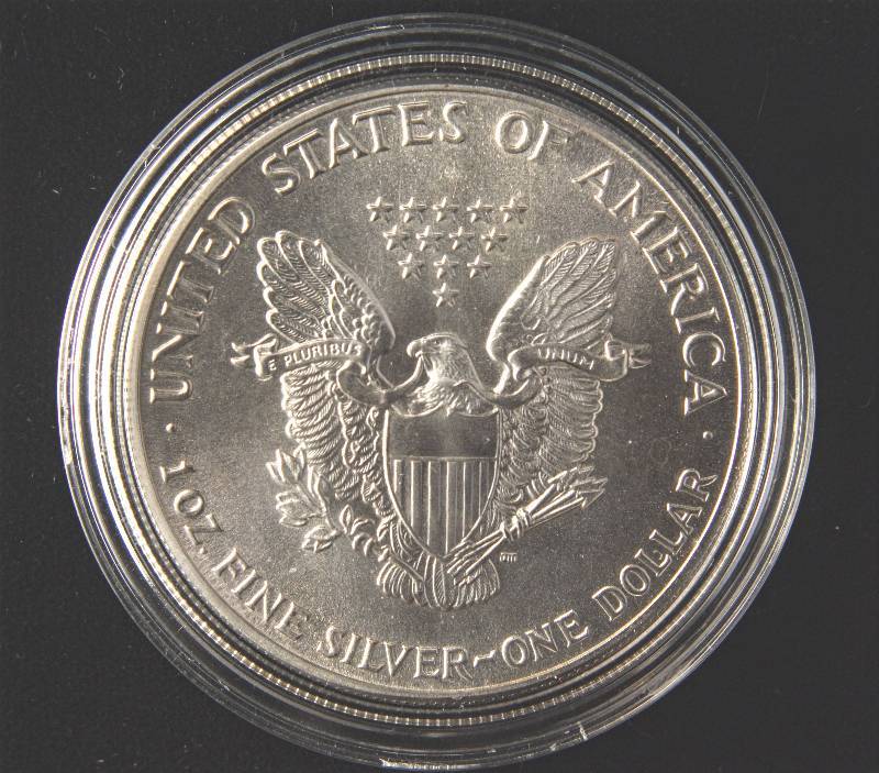 lot 98 image: 1986 AMERICAN SILVER EAGLE 1 TROY OZ. .999 FINE SILVER IN AIRTITE