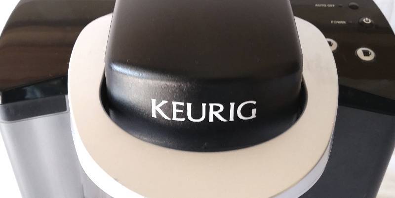 lot 2 image: KEURIG COFFEE MAKER-SINGLE CUP BREWING SYSTEM
