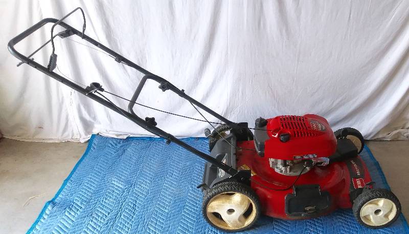 lot 14 image: TORO RECYCLER 22 LAWNMOWER & POULAN PRO 420CC CHAINSAW (both need repair)