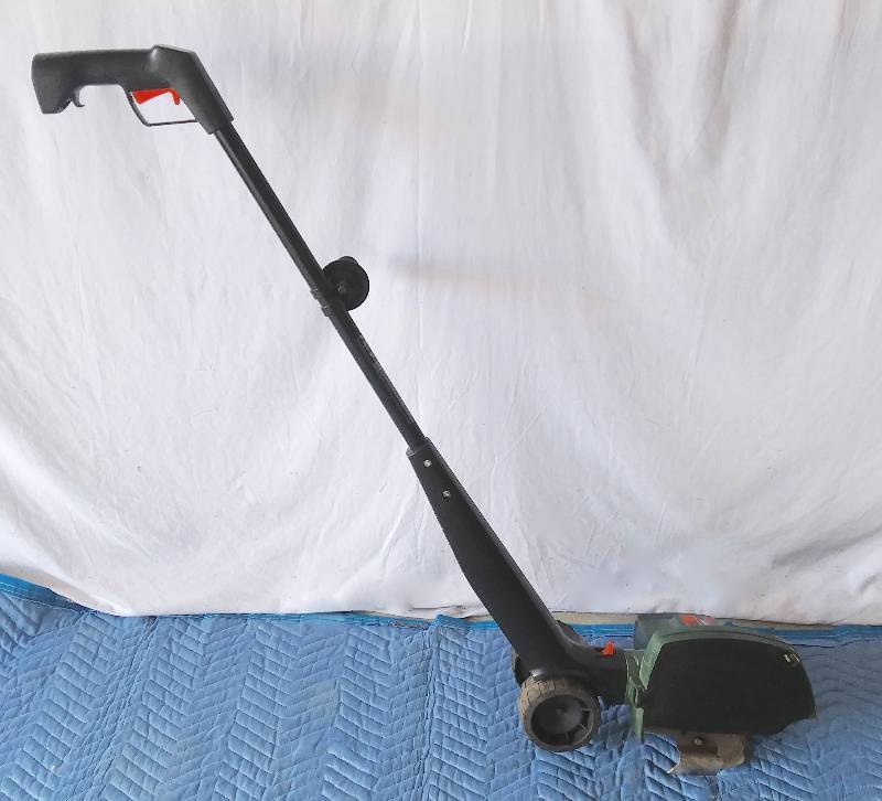 see video) BLACK AND DECKER 2 HP ELECTRIC LAWN EDGER, Estate & Consignment  Auction 1