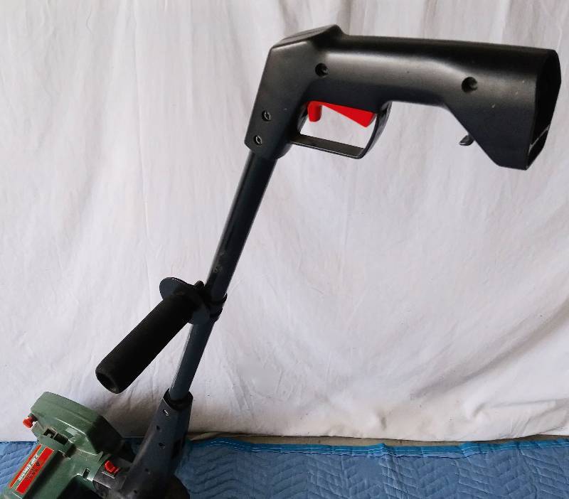 see video) BLACK AND DECKER 2 HP ELECTRIC LAWN EDGER, Estate & Consignment  Auction 1