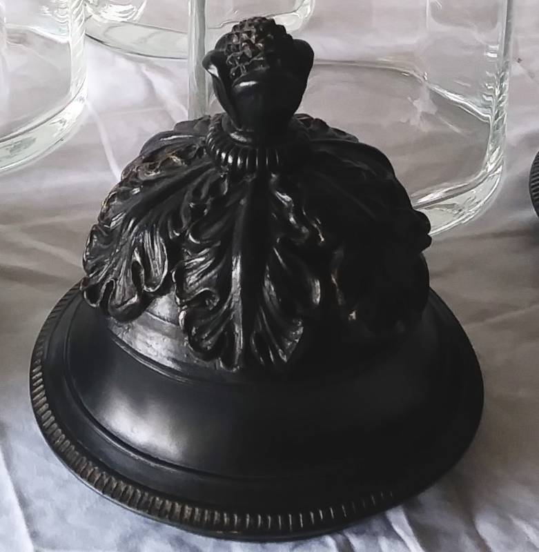 lot 21 image: 3 PIECE DECORATIVE CANISTER SET-3 Various Heights
