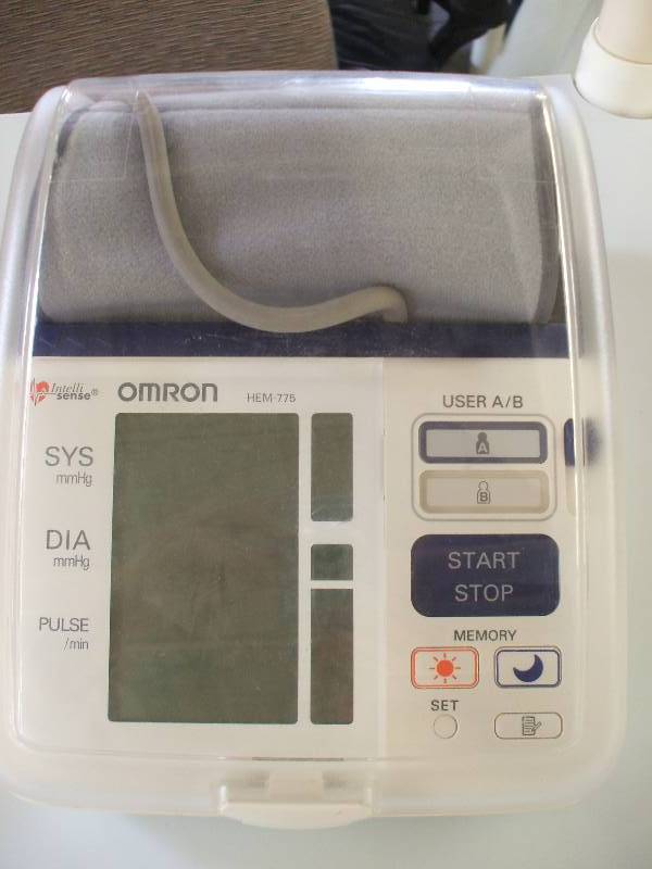 DIGITAL BLOOD PRESSURE MONITOR