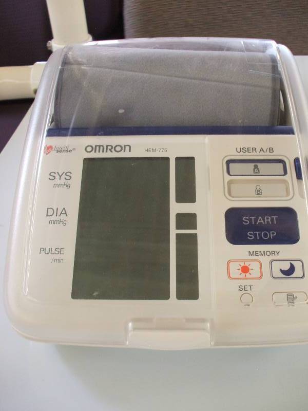 DIGITAL BLOOD PRESSURE MONITOR