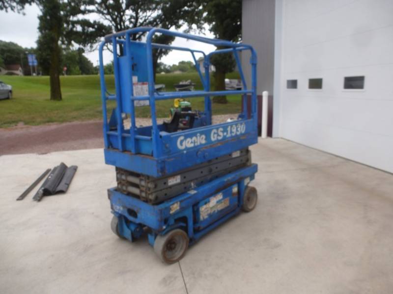 lot 5 image: Genie GS 1930 Scissor Lift