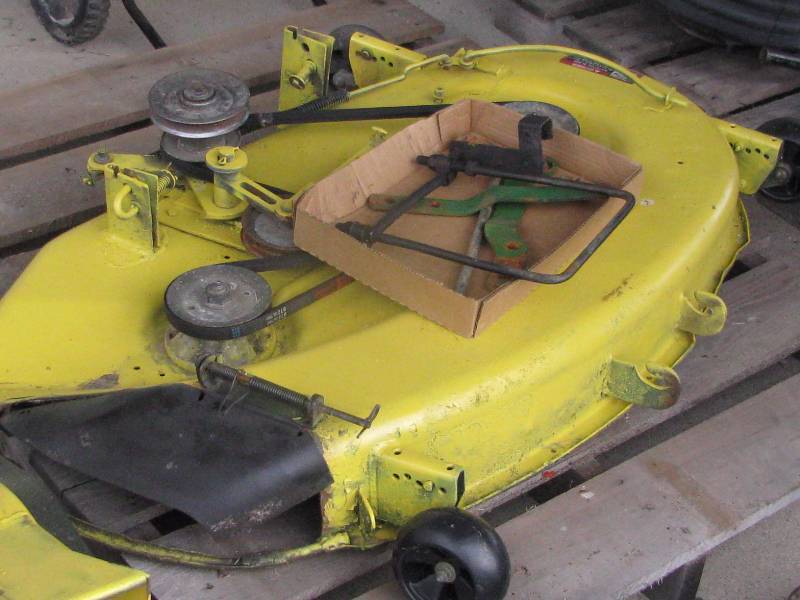 lot 3 image: John Deere Mower Deck