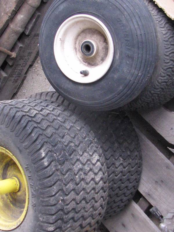 lot 9 image: John Deere Tires & Wheels