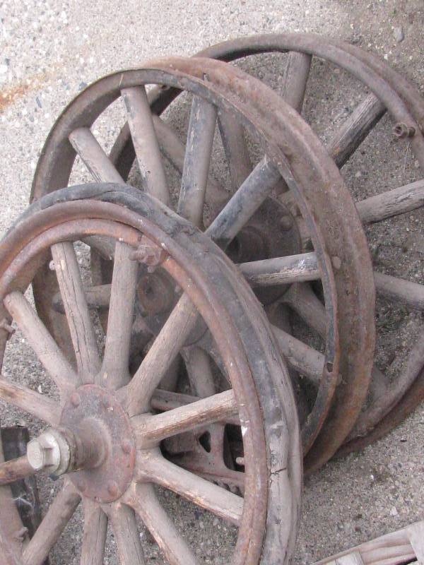 lot 21 image: Wood Spoke Wheels