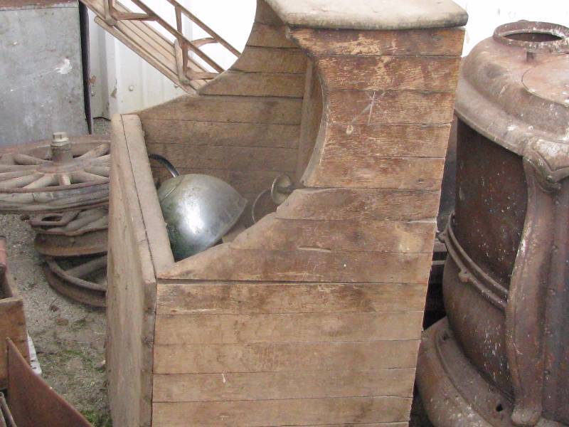 lot 22 image: Wood PotatoWood Box