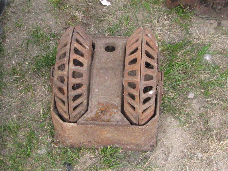 lot 25 image: Vintage Hog Oiler