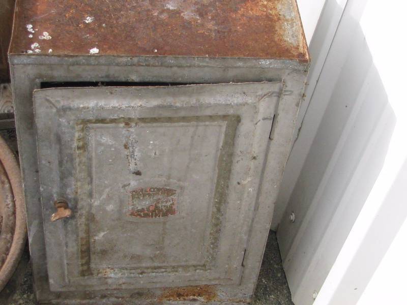 lot 27 image: Pie Tin & Sled