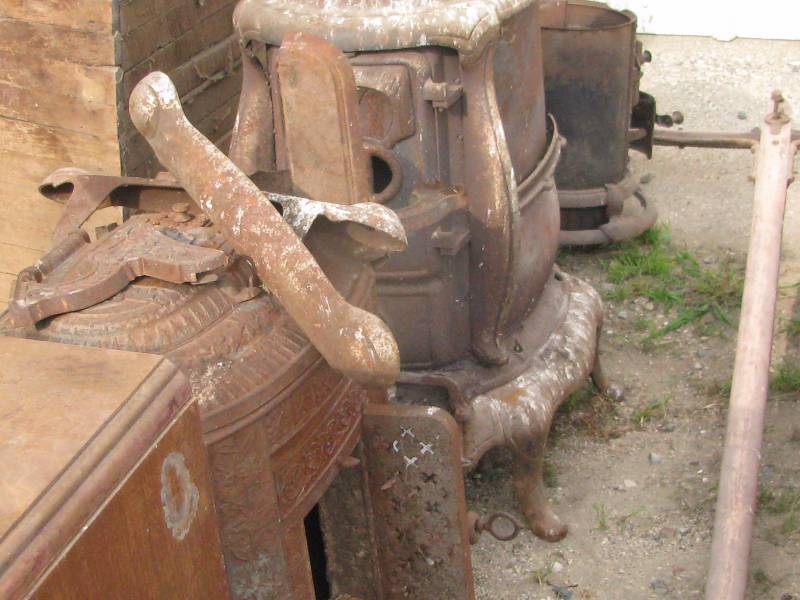 lot 28 image: Wood Burning Stoves and Radio
