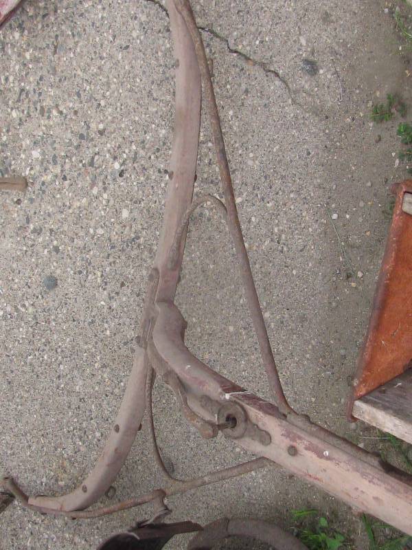 lot 30 image: Horse Drawn Buggy Yoke
