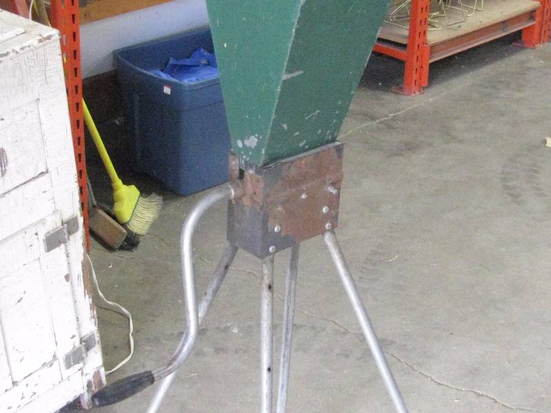 lot 37 image: GrinderShredder