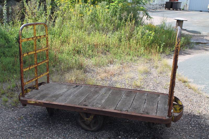 lot 12 image: Rail Road Nutting Cart