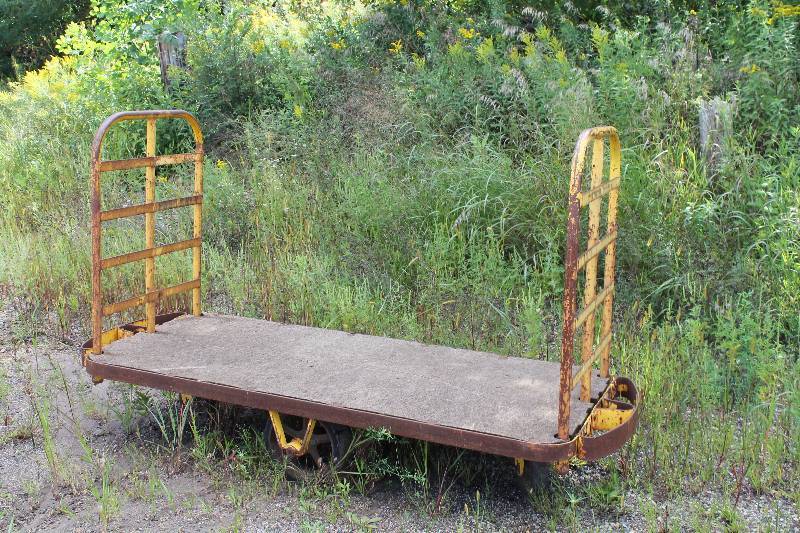 lot 13 image: Rail Road Nutting Cart
