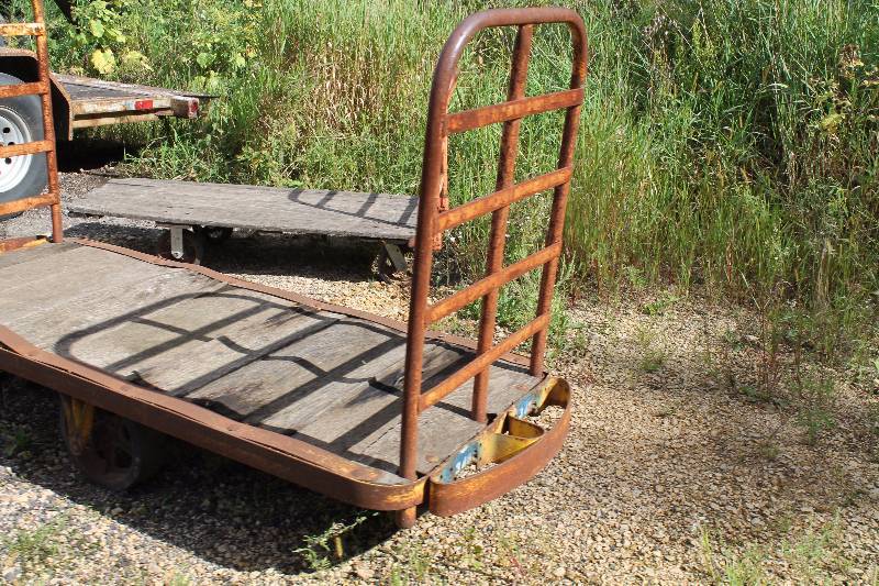 lot 14 image: Rail Road Nutting Cart
