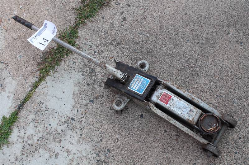 lot 14 image: 4000 lbs. Hydraulic Floor Jack