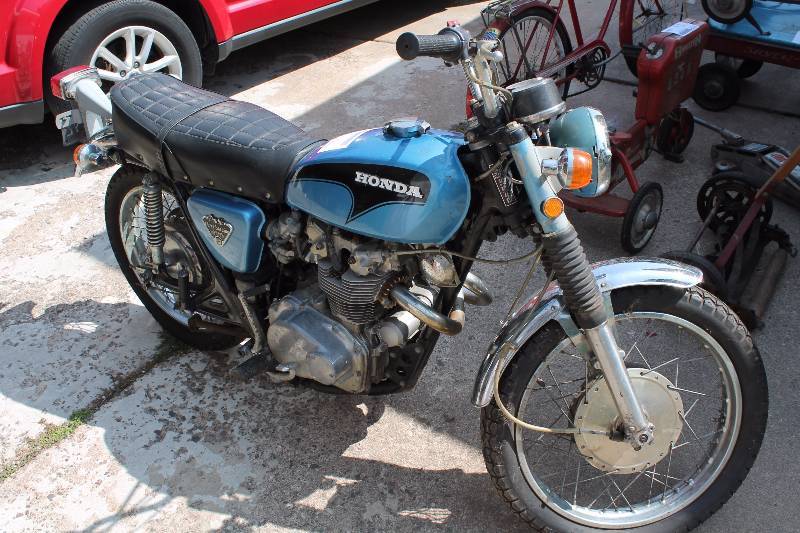 lot 2 image: 1971 Honda DOHC 450 Motorcycle w Windscreen