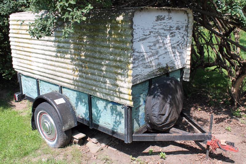 lot 3 image: 1975 Custom Built 2-Wheel Single Axle Covered Pull Trailer