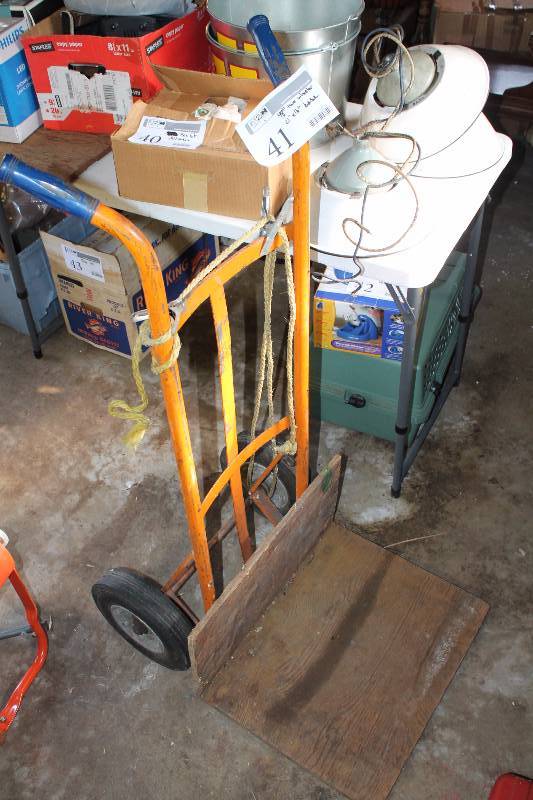 lot 41 image: 2-Wheel Hand Truck