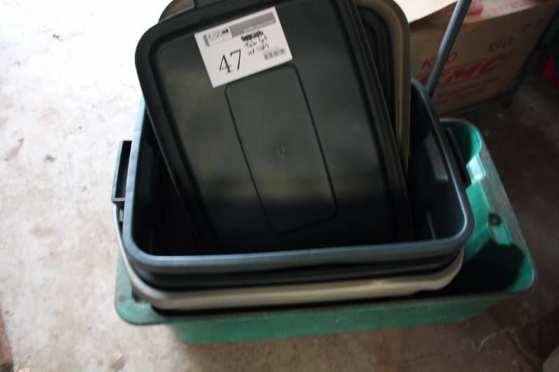 lot 47 image: Tub Lot of Plastic Bin Lids