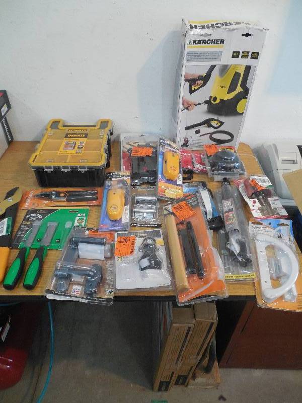 lot 10 image: ASSORTED BOX LOT