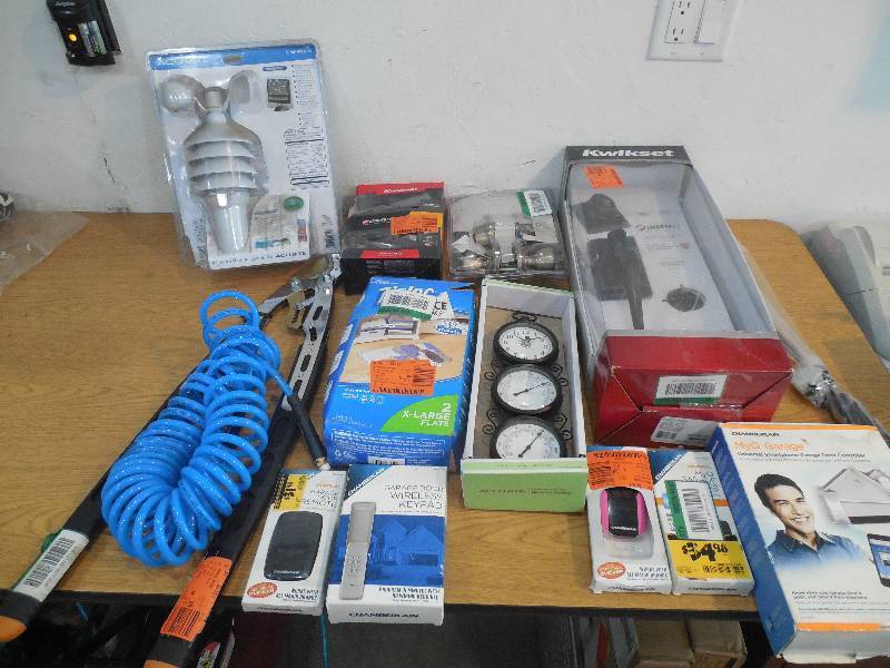 lot 11 image: ASSORTED BOX LOT OF ITEMS.