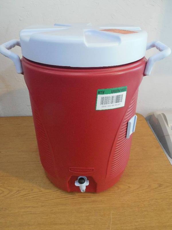 lot 61 image: Rubbermaid 5 Gal. Modern Red Cooler with Cup Dispenser